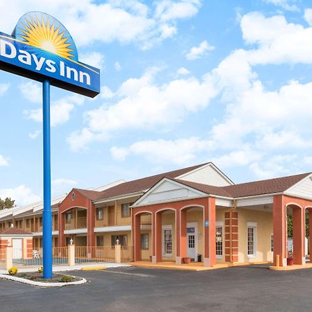 Days Inn By Wyndham Ottawa Bagian luar foto