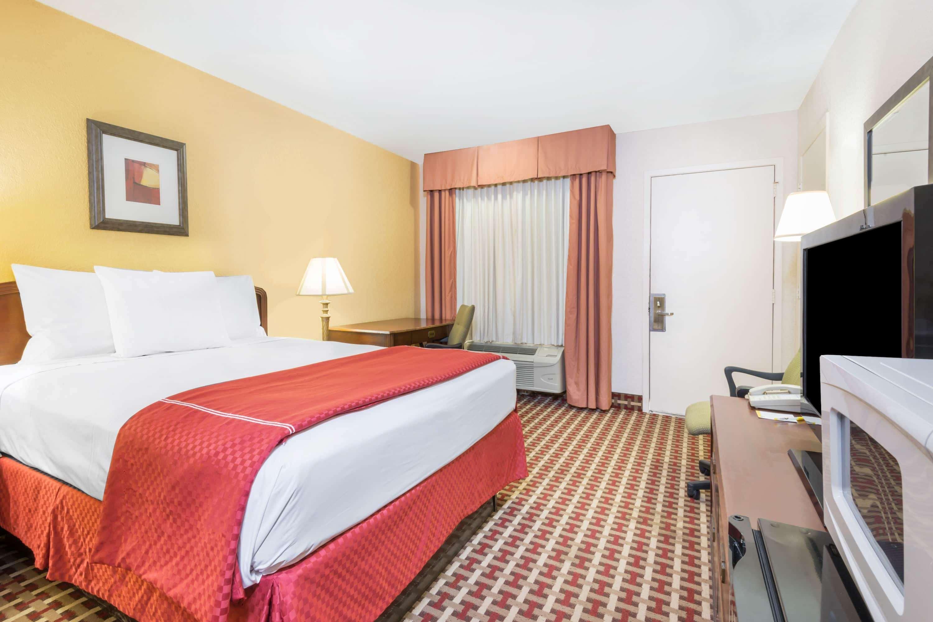 Days Inn By Wyndham Ottawa Bagian luar foto