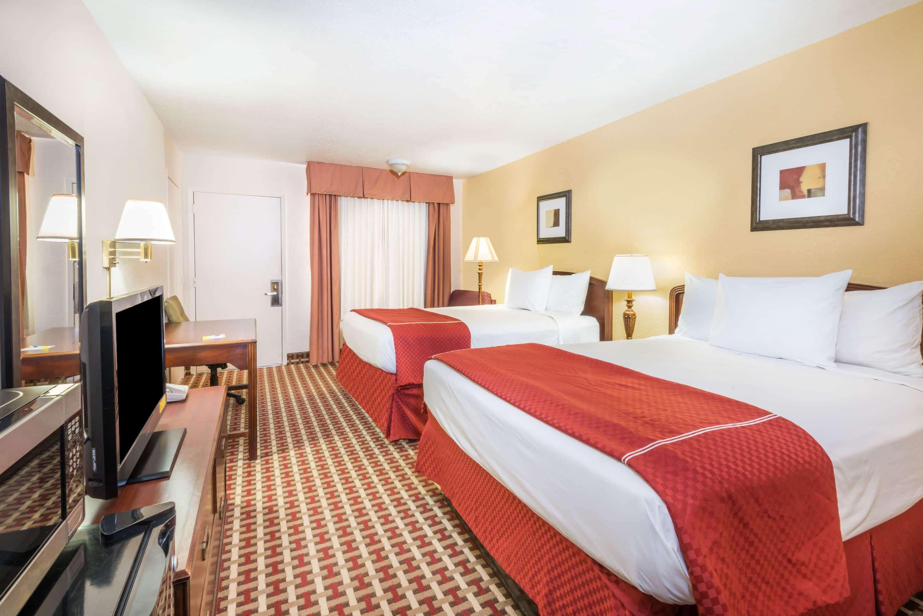 Days Inn By Wyndham Ottawa Bagian luar foto