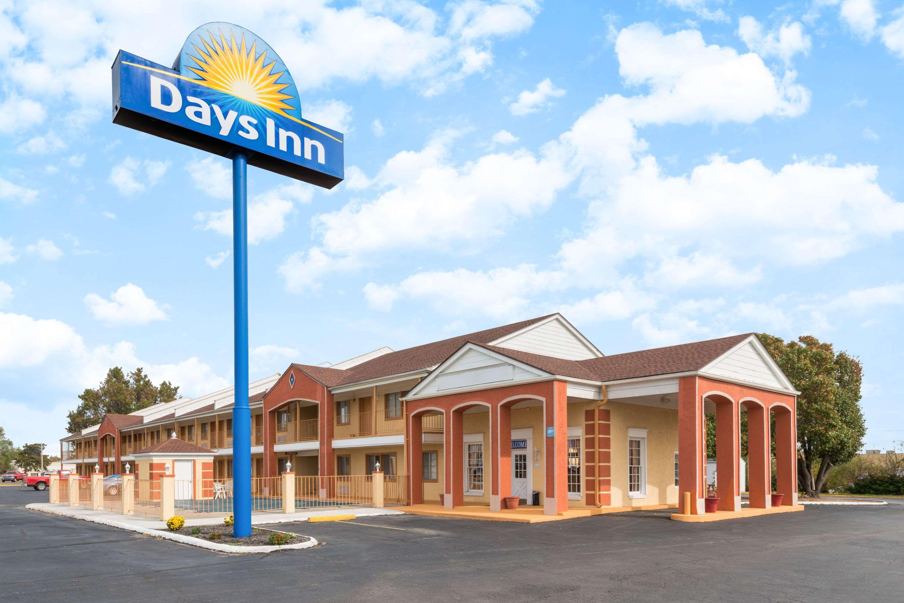 Days Inn By Wyndham Ottawa Bagian luar foto